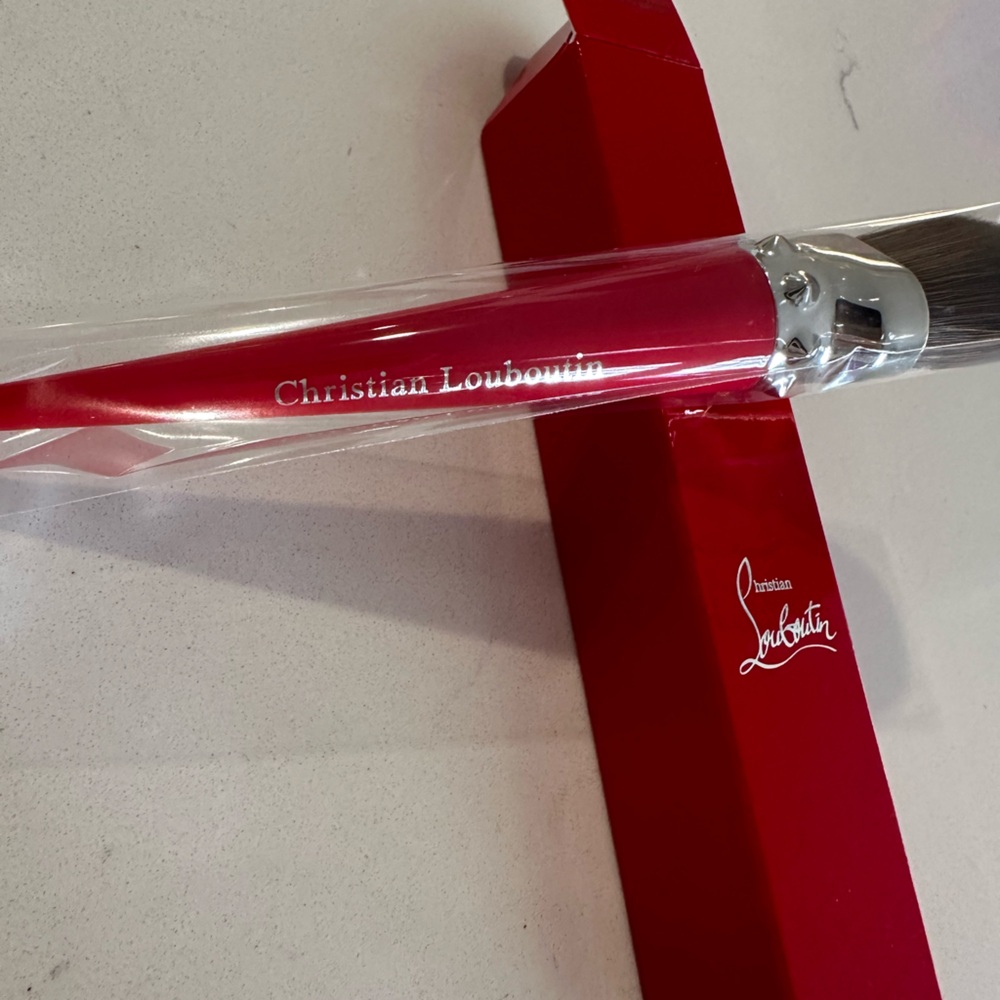 NWB 🔺Christian Louboutin🔺
Makeup Brush